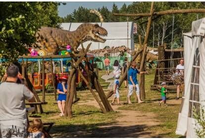 Pramogų diena „Dino nuotykių parke“ ir gardūs kibinai 4 asmenų šeimai