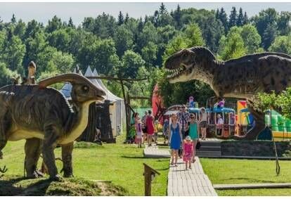 Pramogų diena „Dino nuotykių parke“ ir gardūs kibinai 3 asmenų šeimai