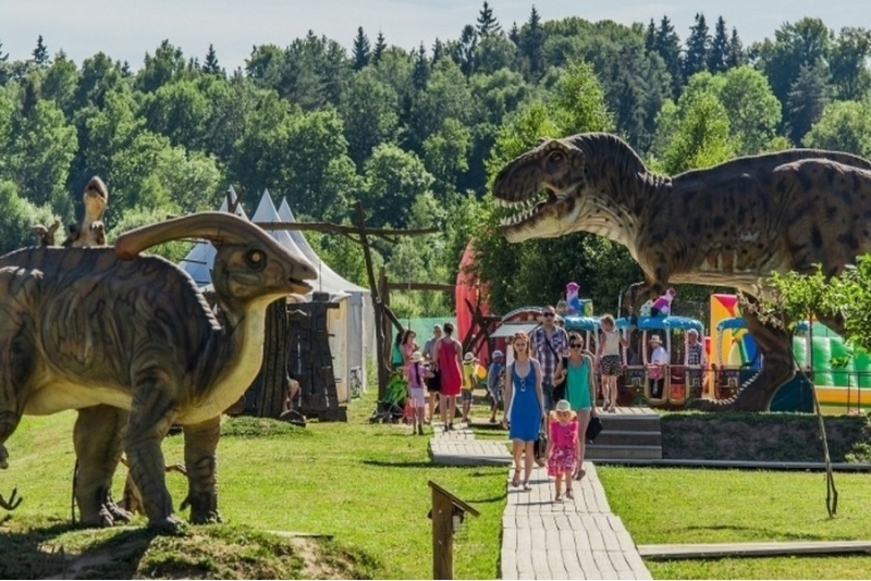 Ekskursija laivu, pramogos „Dino“ parke ir kibinai 3 asm. šeimai