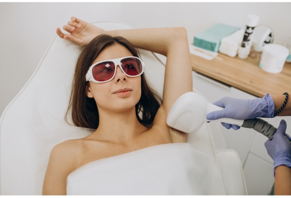 Pažastų ir bikini plaukų šalinimas diodo lazeriu moterims Kaune