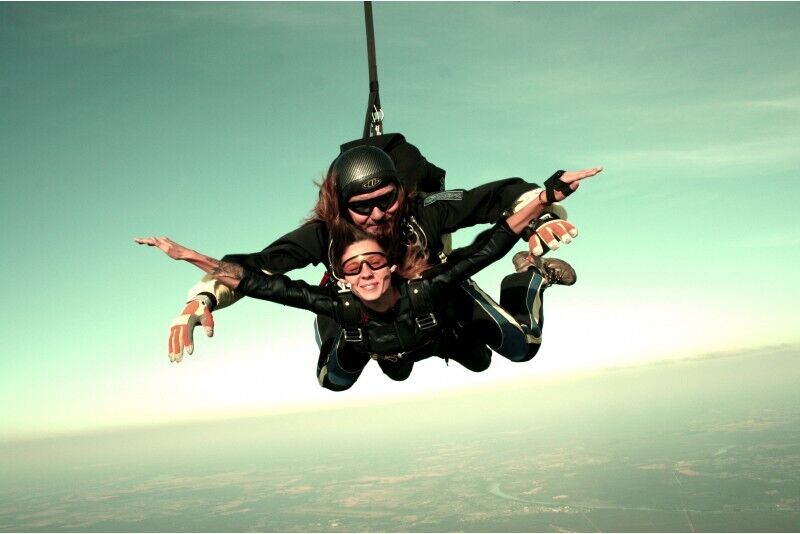 Tandem šuolis parašiutu su instruktoriumi iš 3000m Daugpilyje