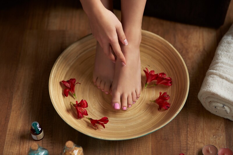 SPA pedikiūras su ilgalaikiu geliniu lakavimu Kaune