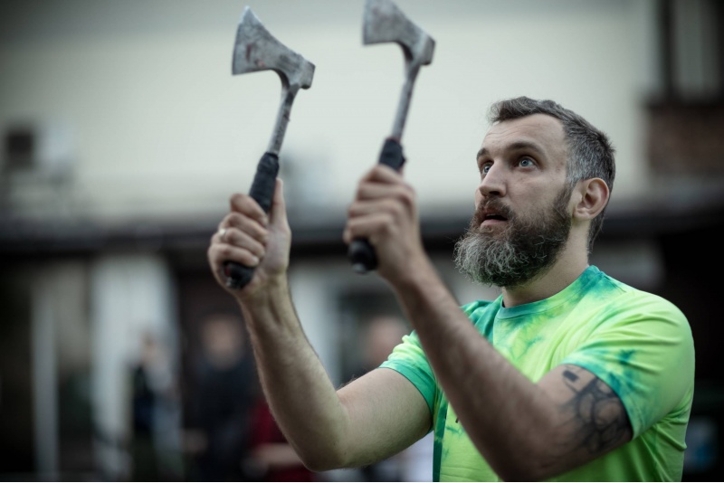 Vienos valandos kirvių mėtymas su AXE FACTORY RIGA