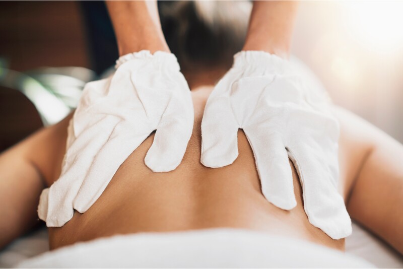 Viso kūno masažas su lino pirštinėmis „Boutique Spa“ Vilniuje