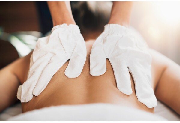 Viso kūno masažas su lino pirštinėmis „Boutique Spa“ Vilniuje