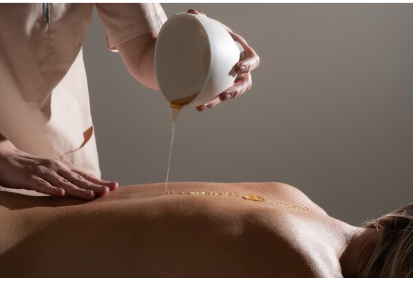 Viso kūno medaus masažas „Boutique Spa“ Vilniuje