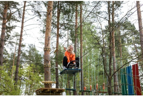 Visa diena laipynių, nuotykių ir pramogų parke „Tarzanija“