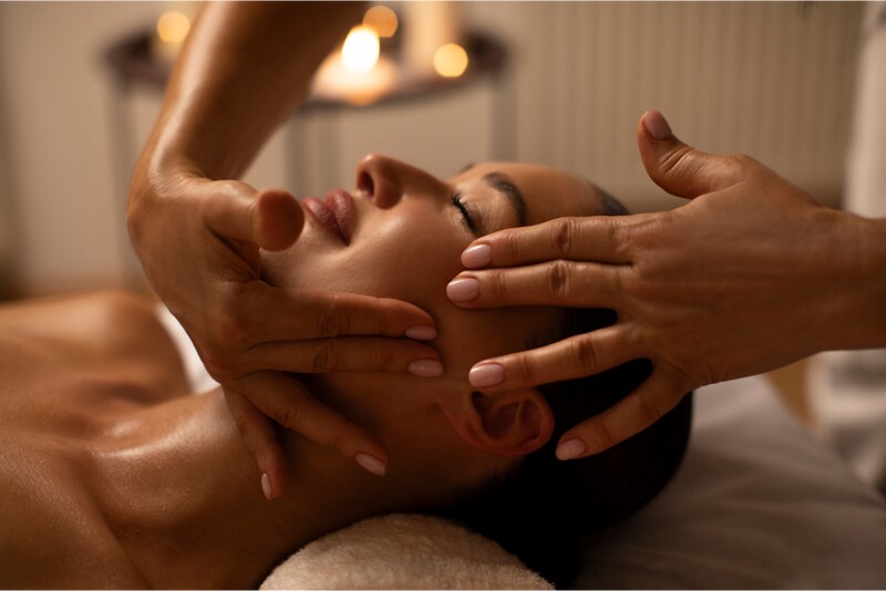 KOBIDO veido masažas kabinete „Skin Time“ Vilniuje