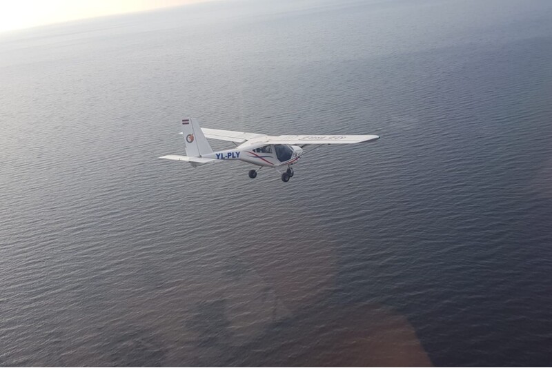 Įspūdingas skrydis dviviečiu lėktuvu AEROPRAKT-22 iš Adažių aerodromo