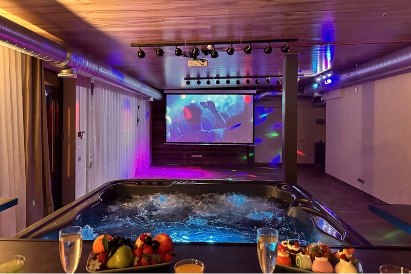 Išskirtinė nakvynė su SPA poilsiu „Skyhouse SPA Cinema“