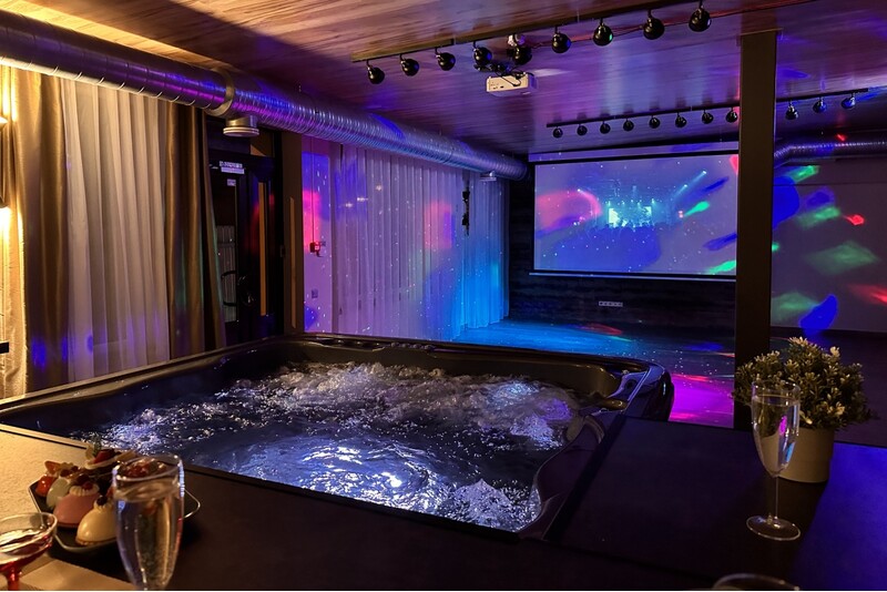 Išskirtinė nakvynė su SPA poilsiu „Skyhouse SPA Cinema“