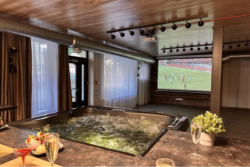Išskirtinė nakvynė su SPA poilsiu „Skyhouse SPA Cinema“