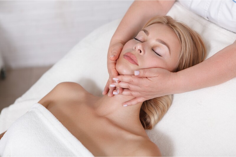 Stangrinamasis veido ir dekoltė masažas „Royal SPA Birštonas”