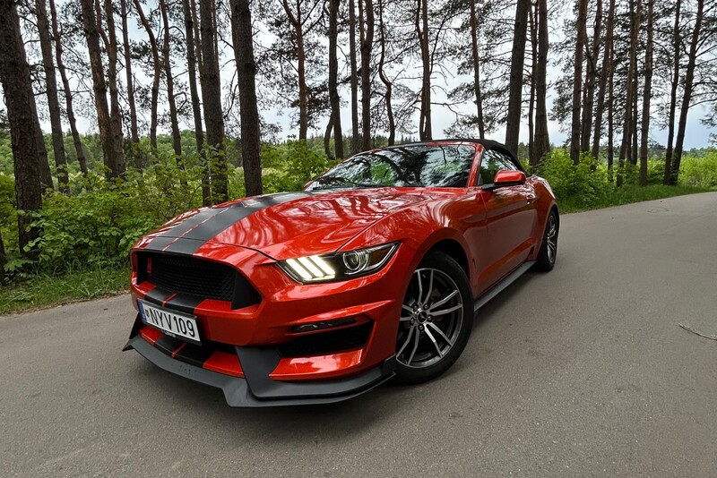 Pasivažinėjimas išskirtiniu Ford Mustang Cabrio automobiliu 1-4 asmenims