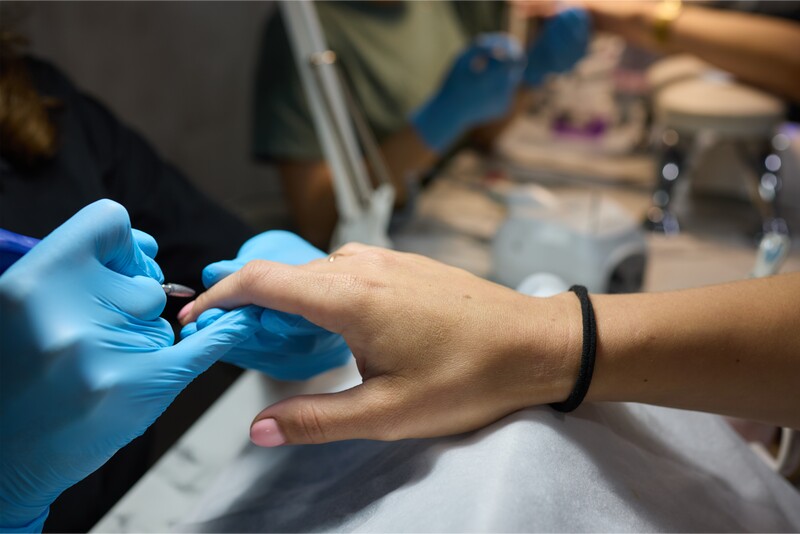 Individualus nagų priauginimo su viršutinėmis formelėmis kursas Marijampolėje
