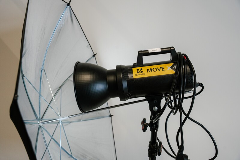 Apsilankymas visą parą veikiančioje savitarnos fotostudijoje Kaune + DOVANA