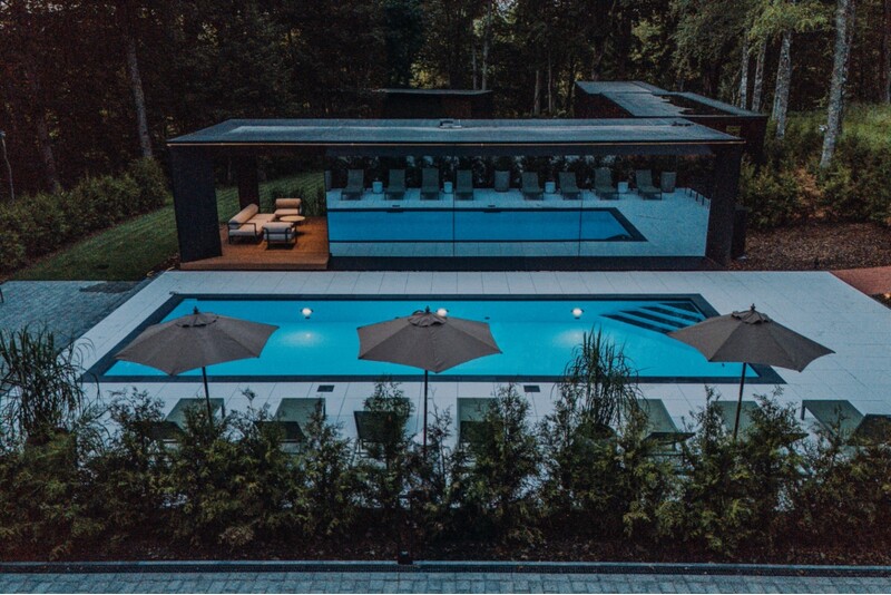 Šeimos nakvynė su sezoniniu poilsiu baseine „Stars Resort“ Siguldoje