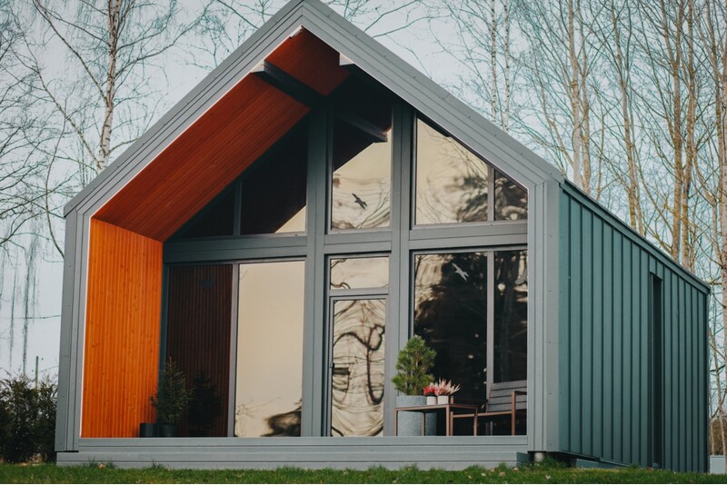 Nakvynė „Sniegi design cabin“ su poilsiu saunoje ir sūkurinėje vonioje