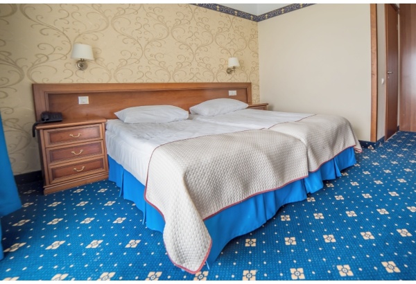 Nakvynė prie jūros su vakariene + DOVANA „SPA Amber Palace“ Palangoje