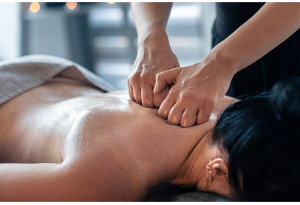 Nugaros masažas MOA studijoje Kaune