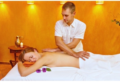 Atpalaiduojantis viso kūno masažas salone „Aušros SPA namai“