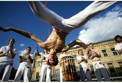 Capoeira brazilų kovos meno asmeninė treniruotė