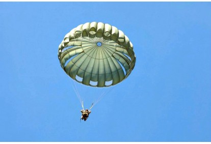 Šuolis apvaliu parašiutu Mažeikiuose