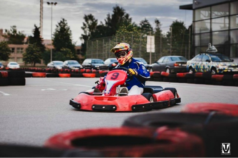Pasivažinėjimas kartingais „TopKart“ Šiauliuose