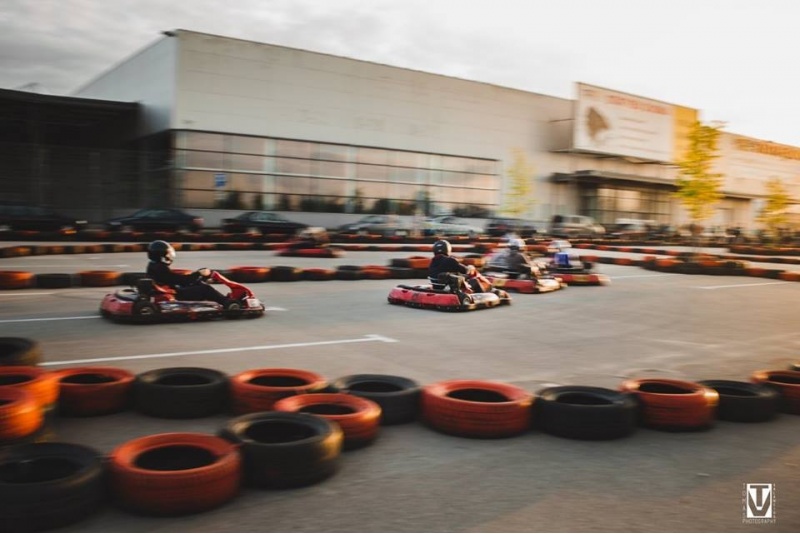 Pasivažinėjimas kartingais „TopKart“ Šiauliuose