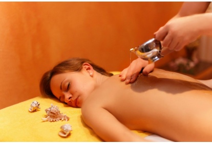 Indiškas abjanga kūno masažas salone „Aušros SPA namai“