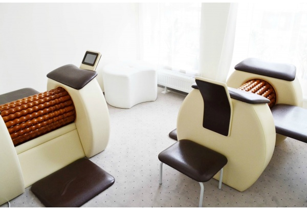 10 liekninamųjų masažų su Roll SPA abonementas