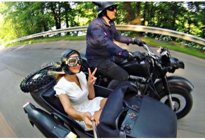 Pasivažinėjimas senoviniu motociklu su fotosesija Vilniaus senamiesty
