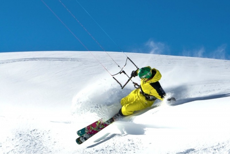 Kaitavimas žiemą „Snowkiting“ Taline