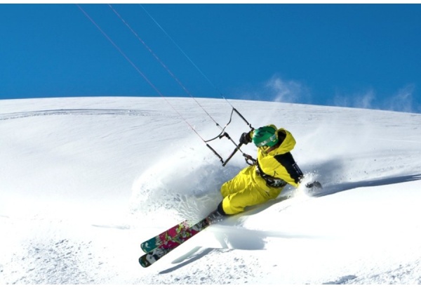 Kaitavimas žiemą „Snowkiting“ Taline