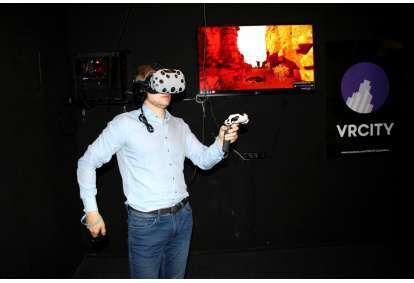 Pramogos virtualios realybės erdvėje VR CITY Vilniuje