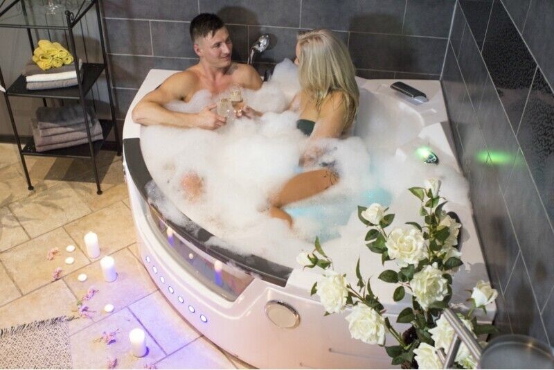 Romantiškas SPA ritualas su sūkurine vonia dviem „FLORIENA Luxury spa“ Rygoje