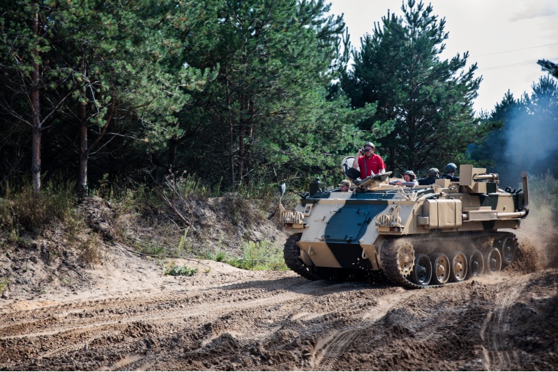 Vairuok Anglijos kariuomenės šarvuotį FV432 Vilniuje