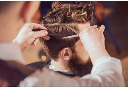 Stilingas vyriškas plaukų kirpimas ir galvos masažas Vilniuje