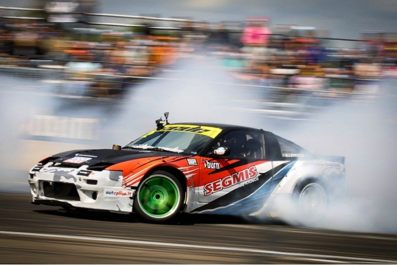 Tapk drift pilotu su „SIDE to SIDE Drift Team“ Vilniuje