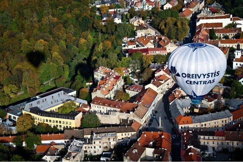 Privatus skrydis oro balionu dviem virš pasirinkto miesto