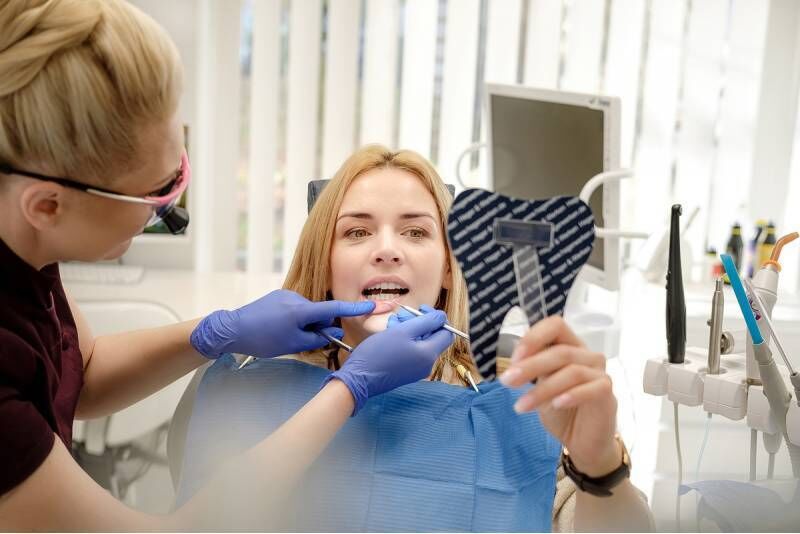 Profesionali burnos higiena odontologijos klinikoje „Šypsenos akademija“