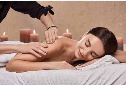 Aromaterapinis viso kūno masažas masažo namuose „Nidos kopos“