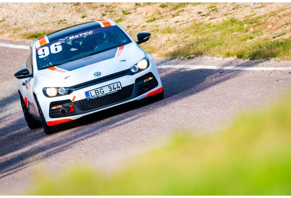 Vairuok sportinį „Volkswagen Scirocco R“ Nemuno žiede