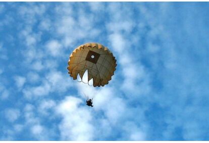 Šuolis apvaliu parašiutu + vaizdo klipas Sasnavos aerodrome Marijampolėje