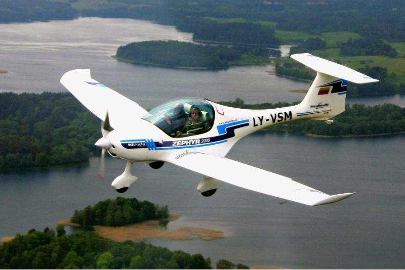 Nepamirštamas skrydis lėktuvu su galimybe pilotuoti virš Trakų ir Kernavės