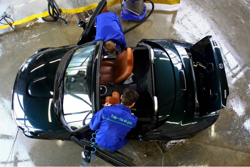 Automobilio salono cheminis valymas su džiovinimu Šiauliuose