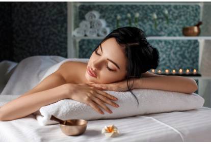 Atpalaiduojanti jūros mineralų terapija masažo namuose „Azia Spa“