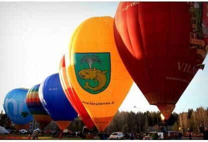 Romantiškas skrydis oro balionu dviem Trakuose