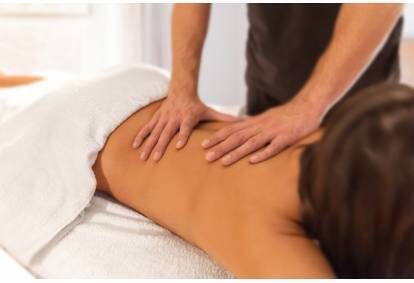 Giliųjų audinių nugaros masažas „Harmony SPA“ centre Telšiuose