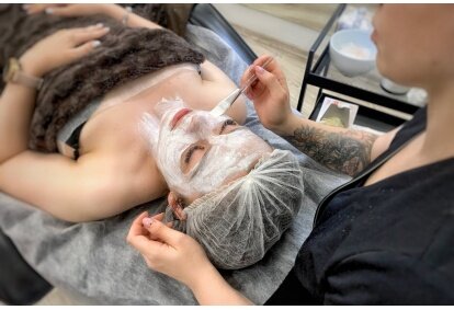 Giluminis veido valymas grožio studijoje „Beauty Business“ Klaipėdoje